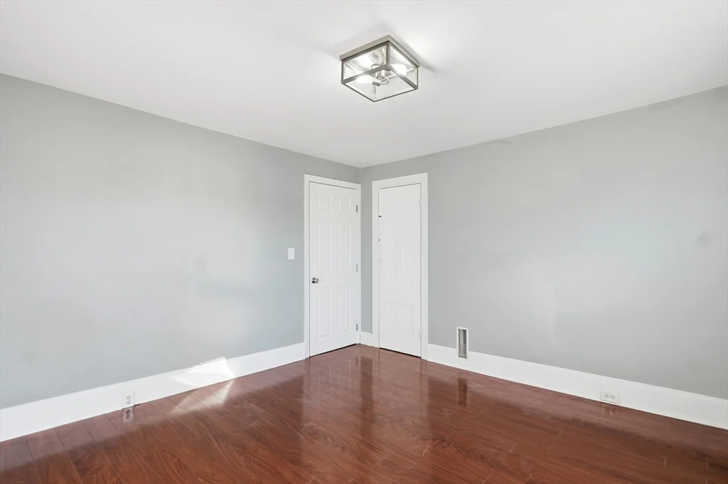 5 bed, 1 bath apartment for rent at 36 Union St Unit 36, Woburn — photo 18 of 35
