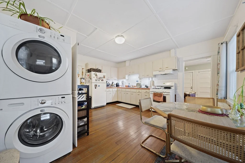 2 bed, 1 bath apartment for rent at 36 Walnut St Unit 1, Canton — photo 3 of 11