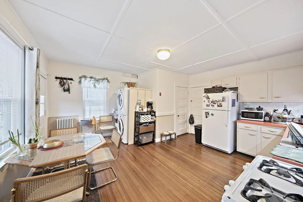 2 bed, 1 bath apartment for rent at 36 Walnut St Unit 1, Canton — photo 2 of 11
