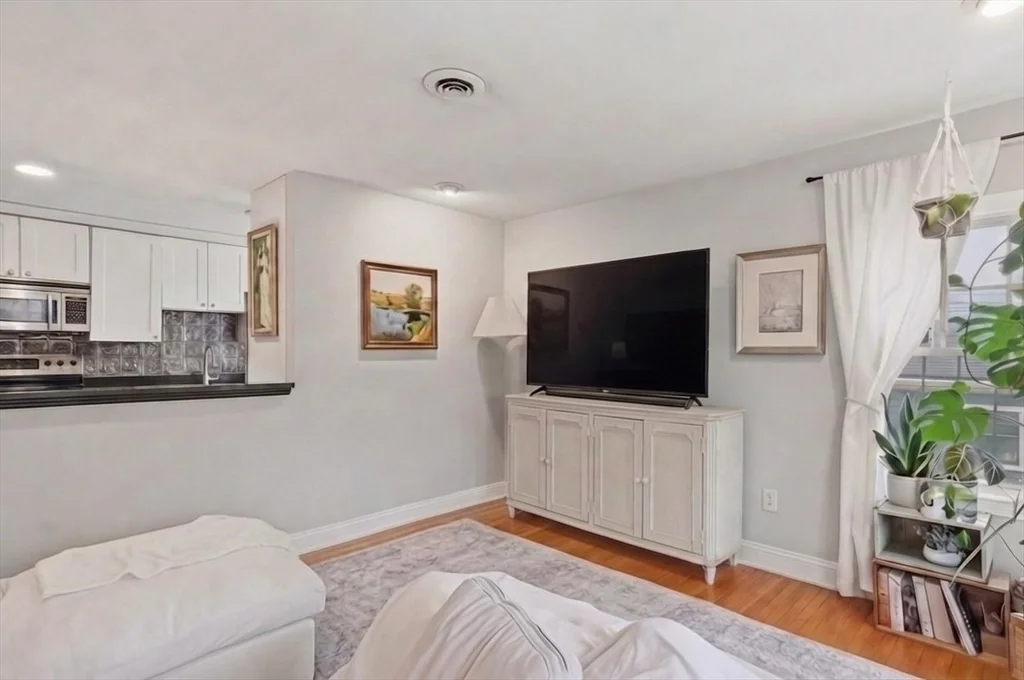 1 bed, 1 bath apartment for rent at 36 Washington St Unit 3A, Charlestown — photo 2 of 14