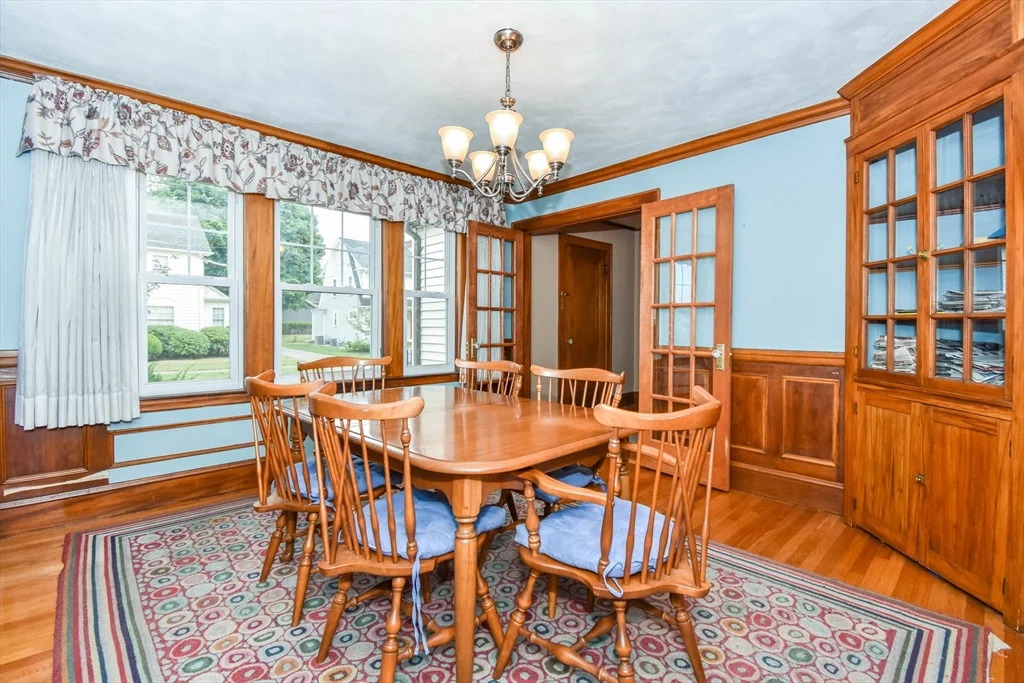 5 bed, 2 bath apartment for rent at 36 Whittier Rd, Lawrence Estates — photo 8 of 26