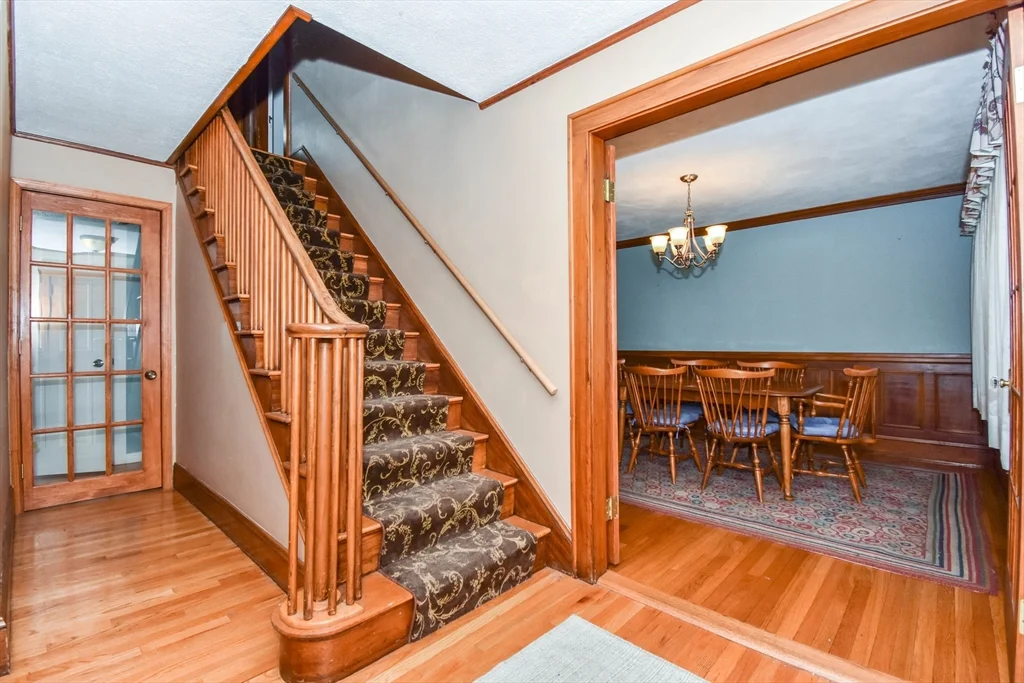 5 bed, 2 bath apartment for rent at 36 Whittier Rd, Lawrence Estates — photo 7 of 26