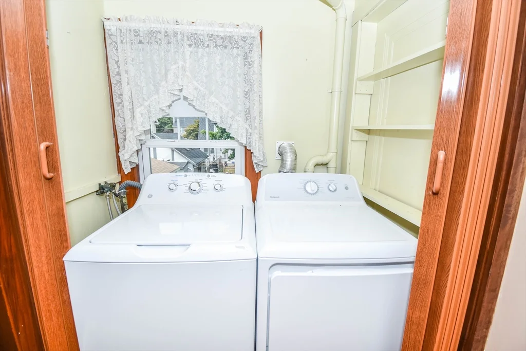 5 bed, 2 bath apartment for rent at 36 Whittier Rd, Lawrence Estates — photo 23 of 26