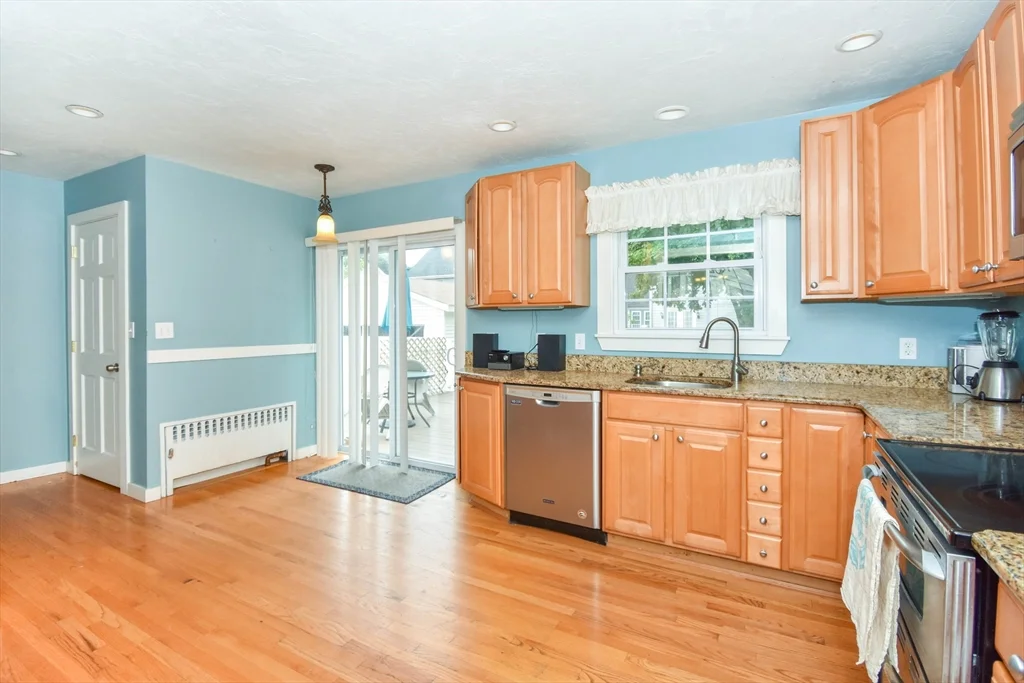 5 bed, 2 bath apartment for rent at 36 Whittier Rd, Lawrence Estates — photo 12 of 26