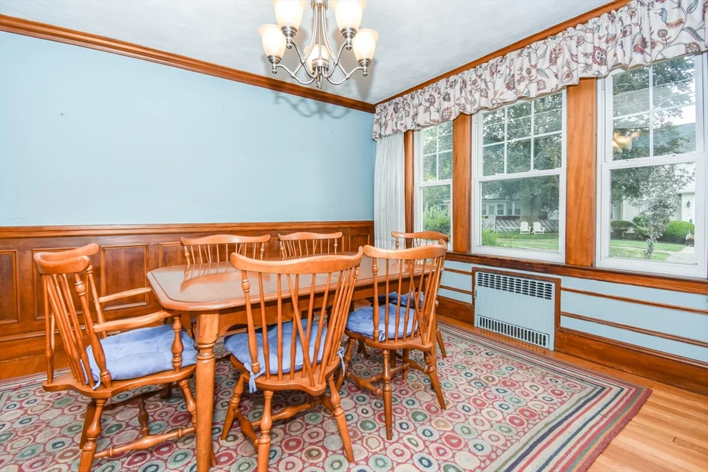5 bed, 2 bath apartment for rent at 36 Whittier Rd, Lawrence Estates — photo 9 of 26
