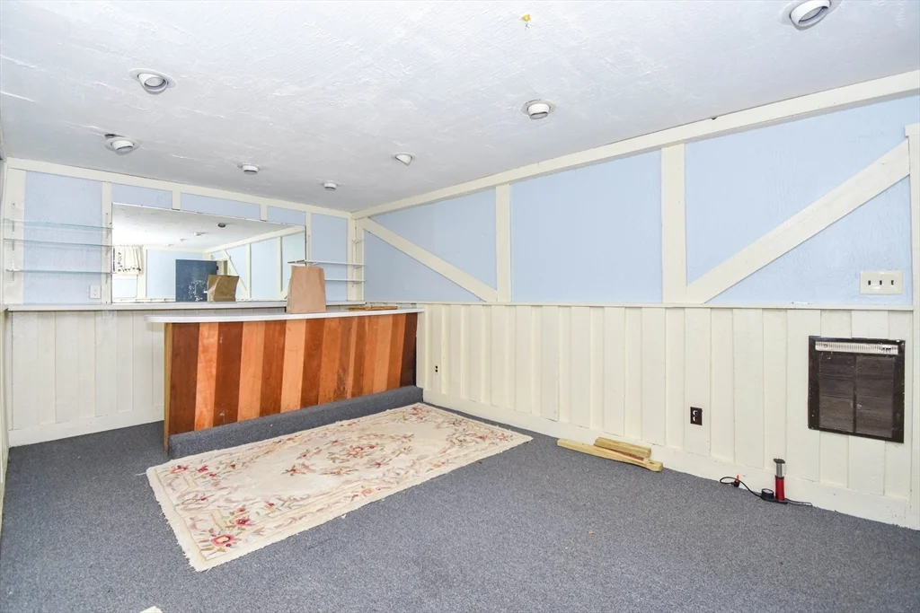 5 bed, 2 bath apartment for rent at 36 Whittier Rd, Lawrence Estates — photo 15 of 26