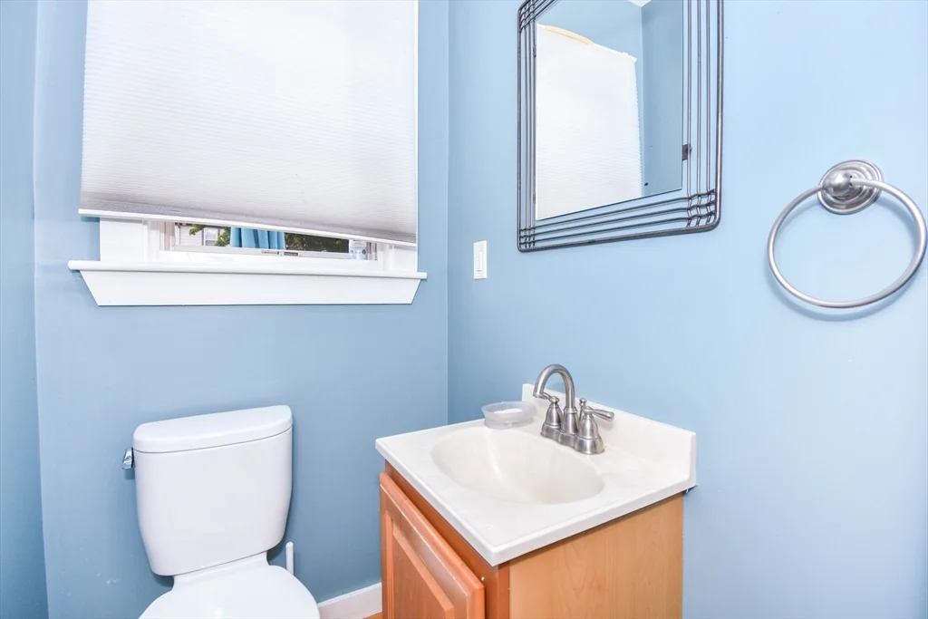 5 bed, 2 bath apartment for rent at 36 Whittier Rd, Lawrence Estates — photo 14 of 26