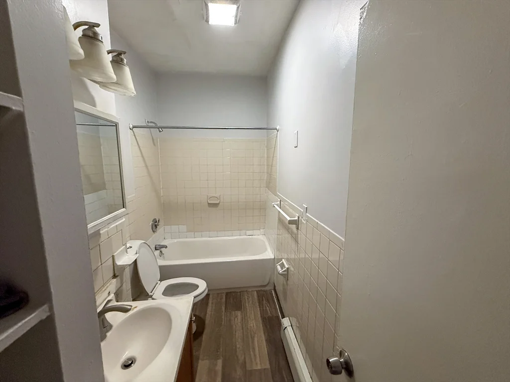 3 bed, 1 bath apartment for rent at 36 Wildwood Unit 1, Dorchester — photo 4 of 10