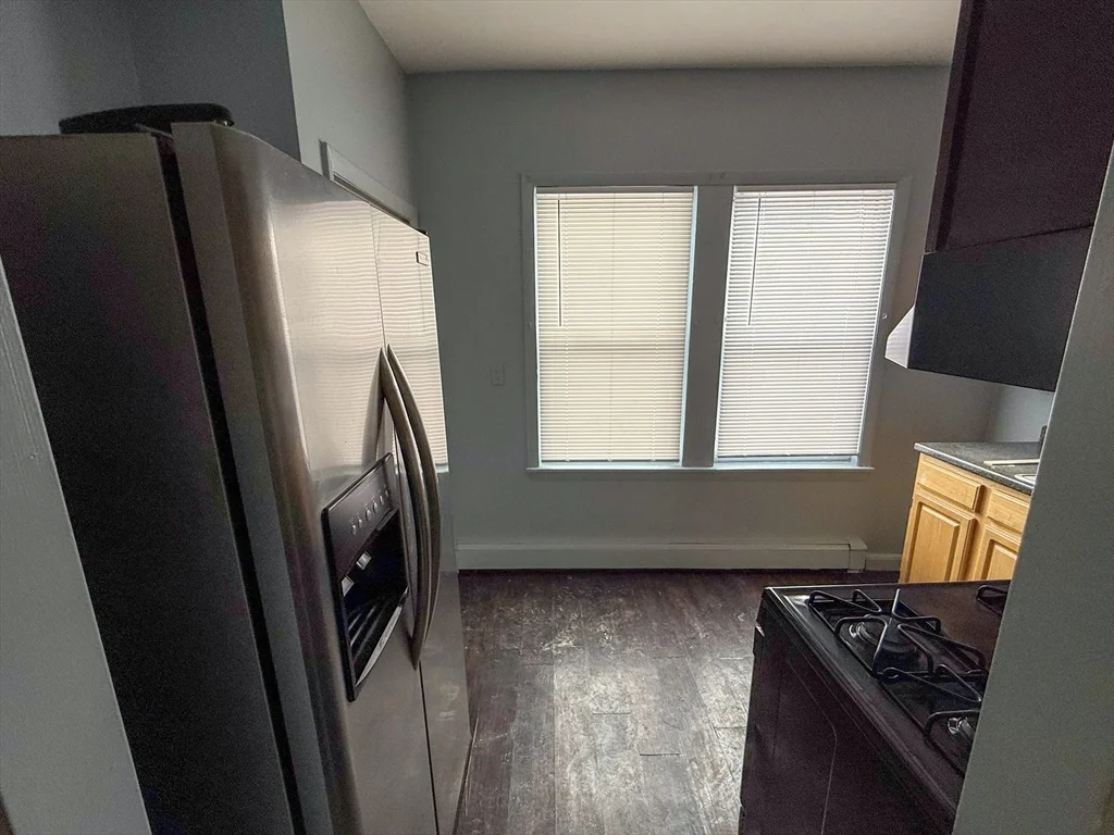 3 bed, 1 bath apartment for rent at 36 Wildwood Unit 1, Dorchester — photo 9 of 10