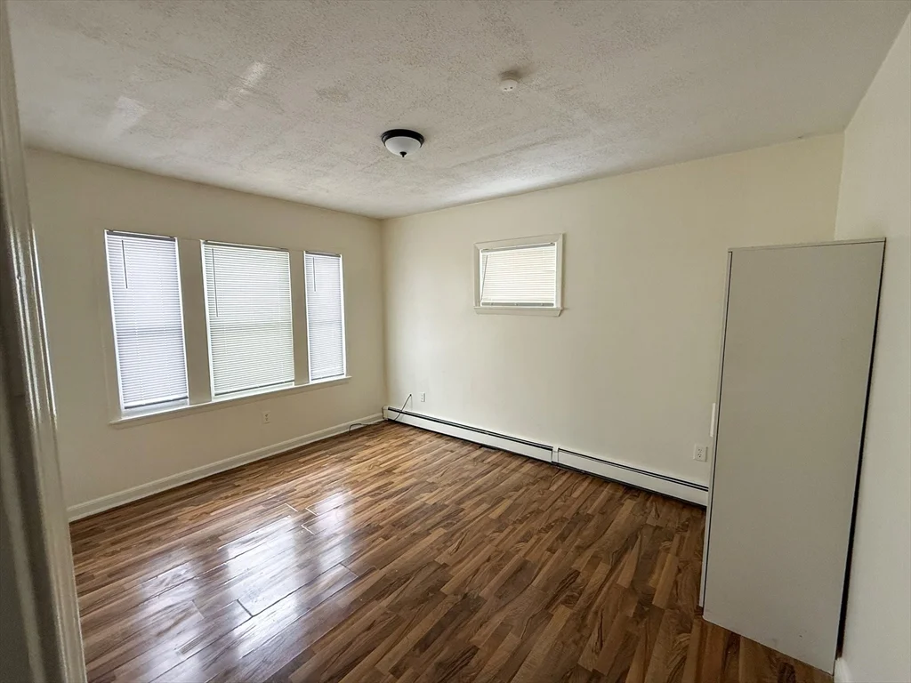3 bed, 1 bath apartment for rent at 36 Wildwood Unit 1, Dorchester — photo 5 of 10