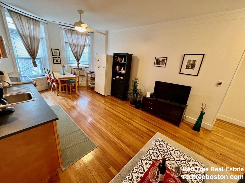 2 bed, 1 bath apartment for rent at 36 Winchester St Unit 7, Coolidge Corner — photo 1 of 12