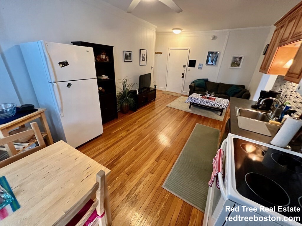 2 bed, 1 bath apartment for rent at 36 Winchester St Unit 7, Coolidge Corner — photo 4 of 12