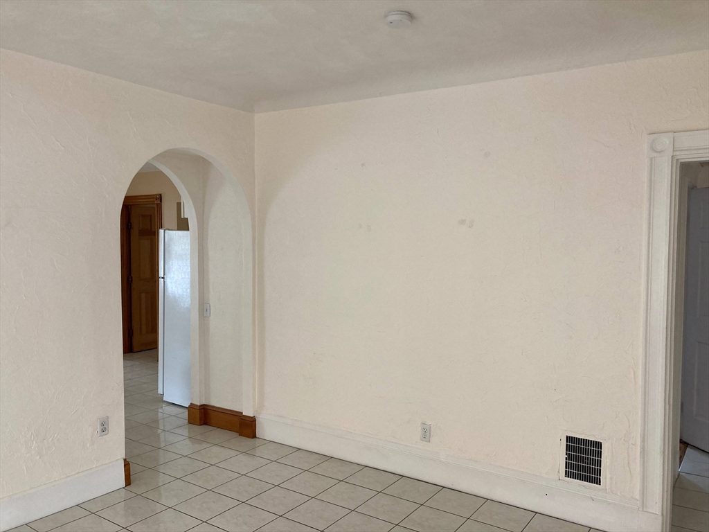 2 bed, 1 bath apartment for rent at 36 Windsor Rd Unit 2, Davis Square — photo 4 of 26