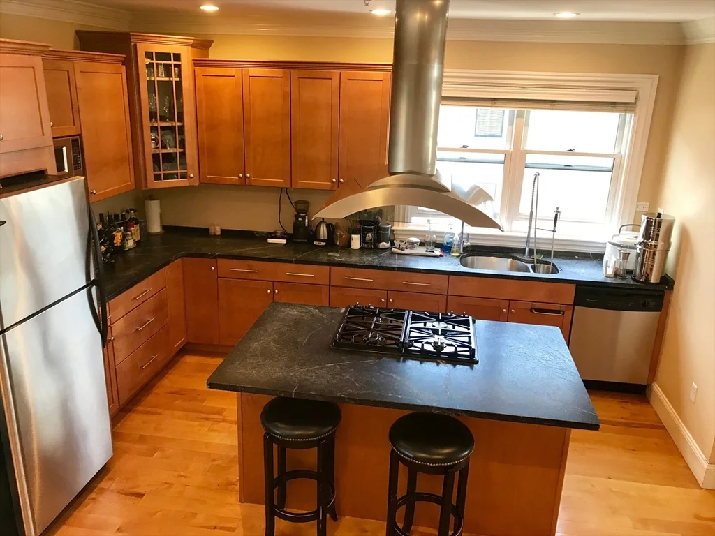 2 bed, 1 bath apartment for rent at 360-362 Dorchester St Unit 3, South Boston — photo 3 of 38