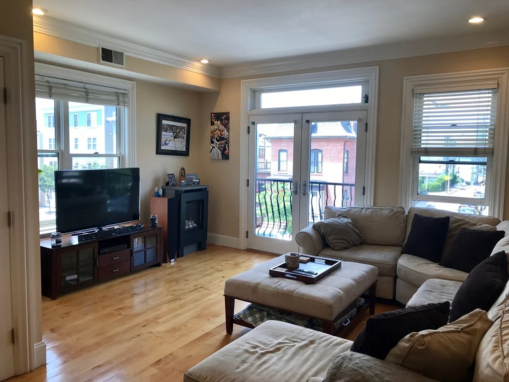 2 bed, 1 bath apartment for rent at 360-362 Dorchester St Unit 3, South Boston — photo 8 of 38