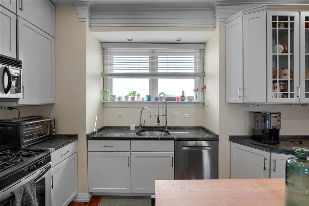 2 bed, 1 bath apartment for rent at 360-362 Dorchester St Unit 4, South Boston — photo 9 of 30
