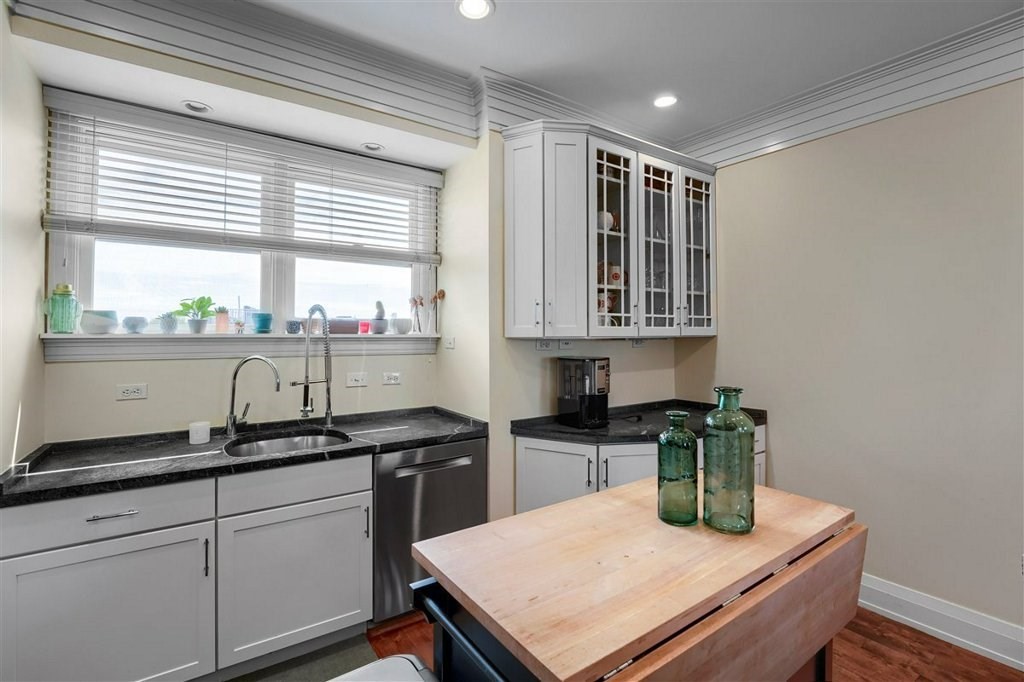 2 bed, 1 bath apartment for rent at 360-362 Dorchester St Unit 4, South Boston — photo 11 of 30