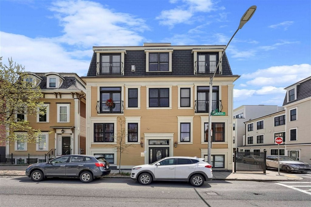 2 bed, 1 bath apartment for rent at 360-362 Dorchester St Unit 4, South Boston — photo 1 of 30