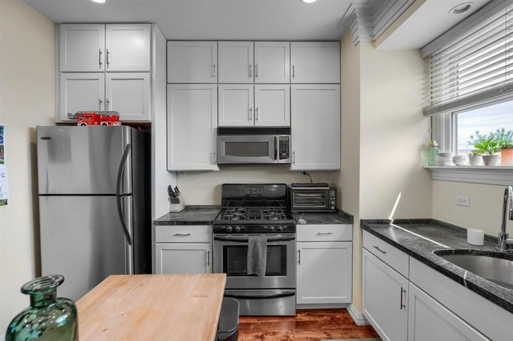 2 bed, 1 bath apartment for rent at 360-362 Dorchester St Unit 4, South Boston — photo 10 of 30