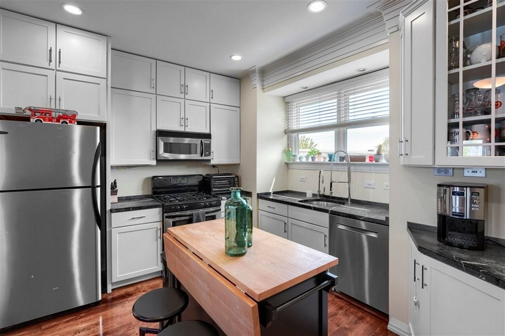 2 bed, 1 bath apartment for rent at 360-362 Dorchester St Unit 4, South Boston — photo 8 of 30