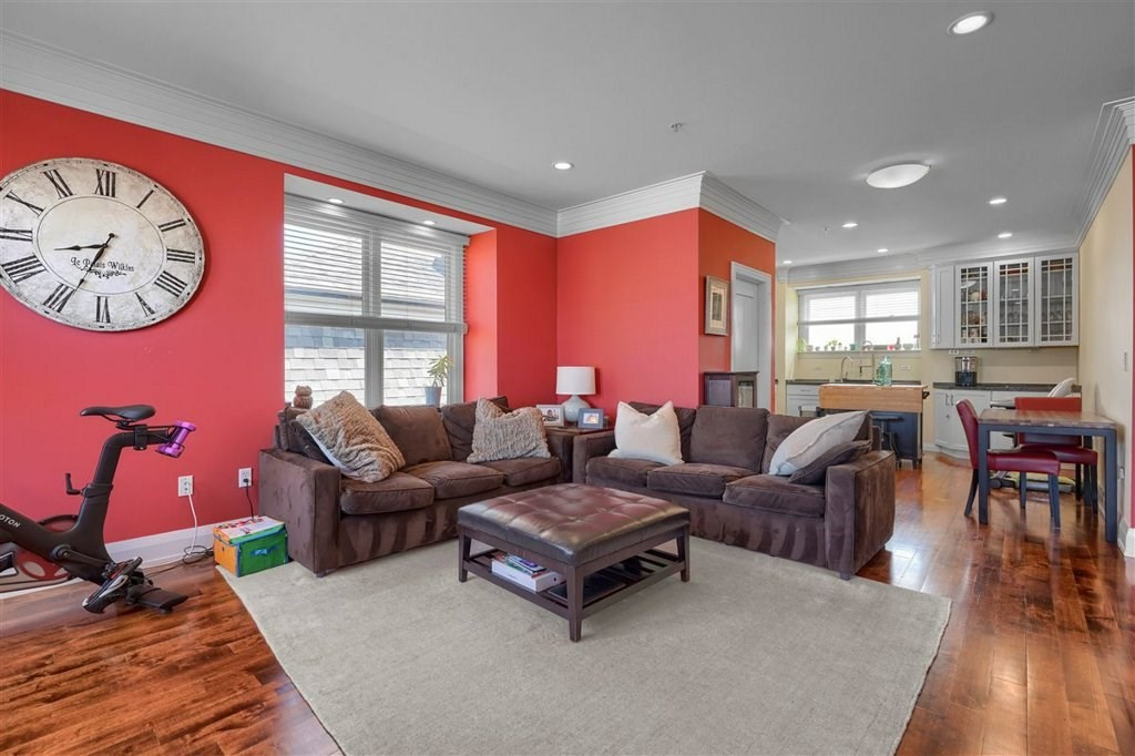 2 bed, 1 bath apartment for rent at 360-362 Dorchester St Unit 4, South Boston — photo 4 of 30