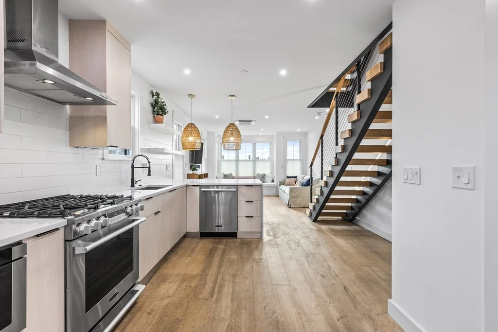 3 bed, 2 bath apartment for rent at 360 Athens St Unit 360, South Boston — photo 6 of 26