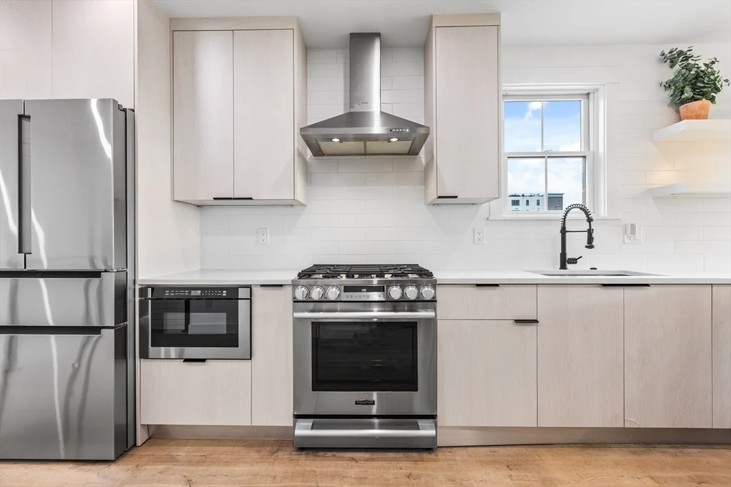 3 bed, 2 bath apartment for rent at 360 Athens St Unit 360, South Boston — photo 2 of 26