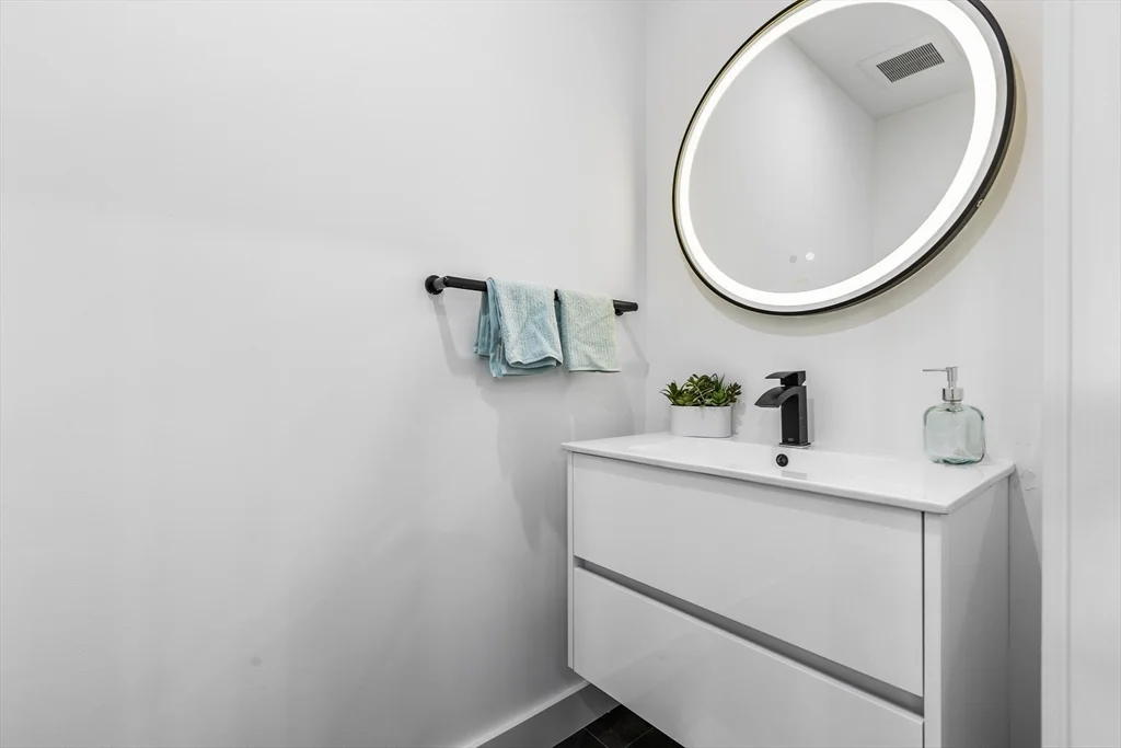 3 bed, 2 bath apartment for rent at 360 Athens St Unit 360, South Boston — photo 8 of 26