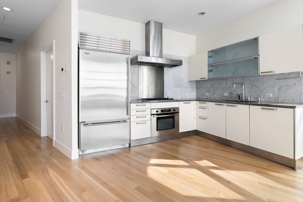 2 bed, 2 bath apartment for rent at 360 Newbury St Unit 705, Back Bay — photo 8 of 21