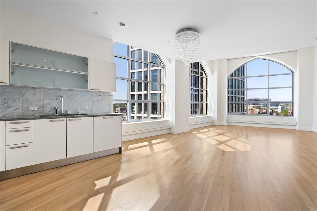 2 bed, 2 bath apartment for rent at 360 Newbury St Unit 705, Back Bay — photo 7 of 21