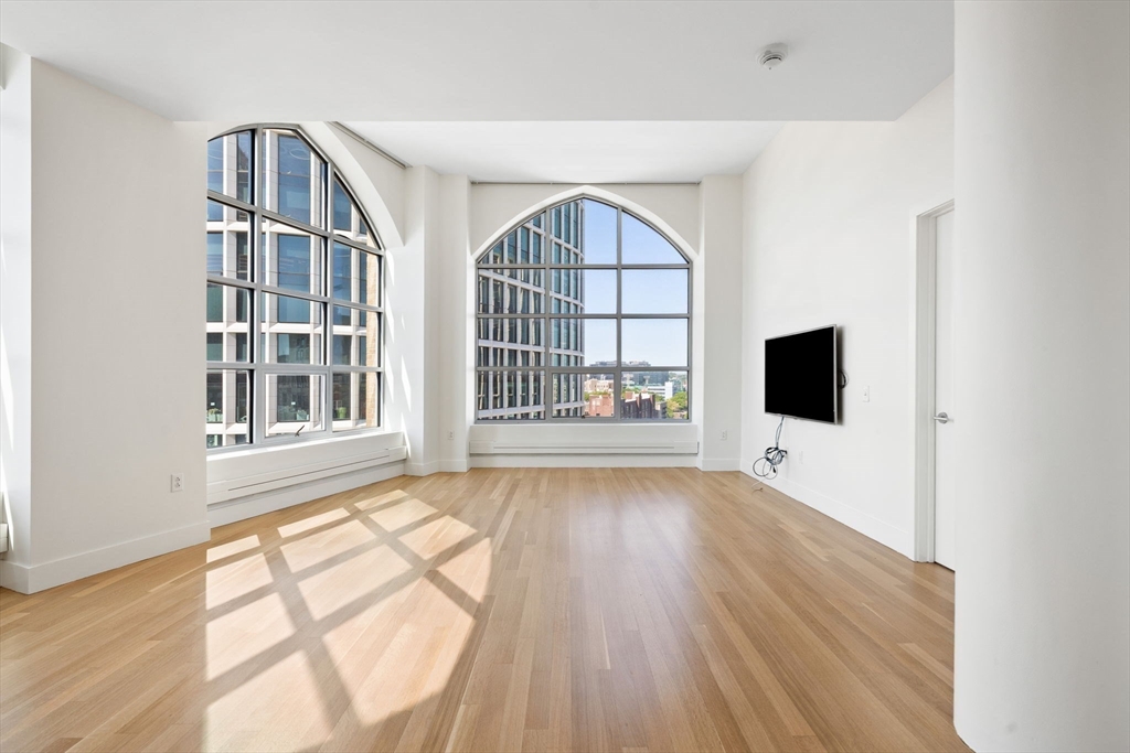 2 bed, 2 bath apartment for rent at 360 Newbury St Unit 705, Back Bay — photo 4 of 21
