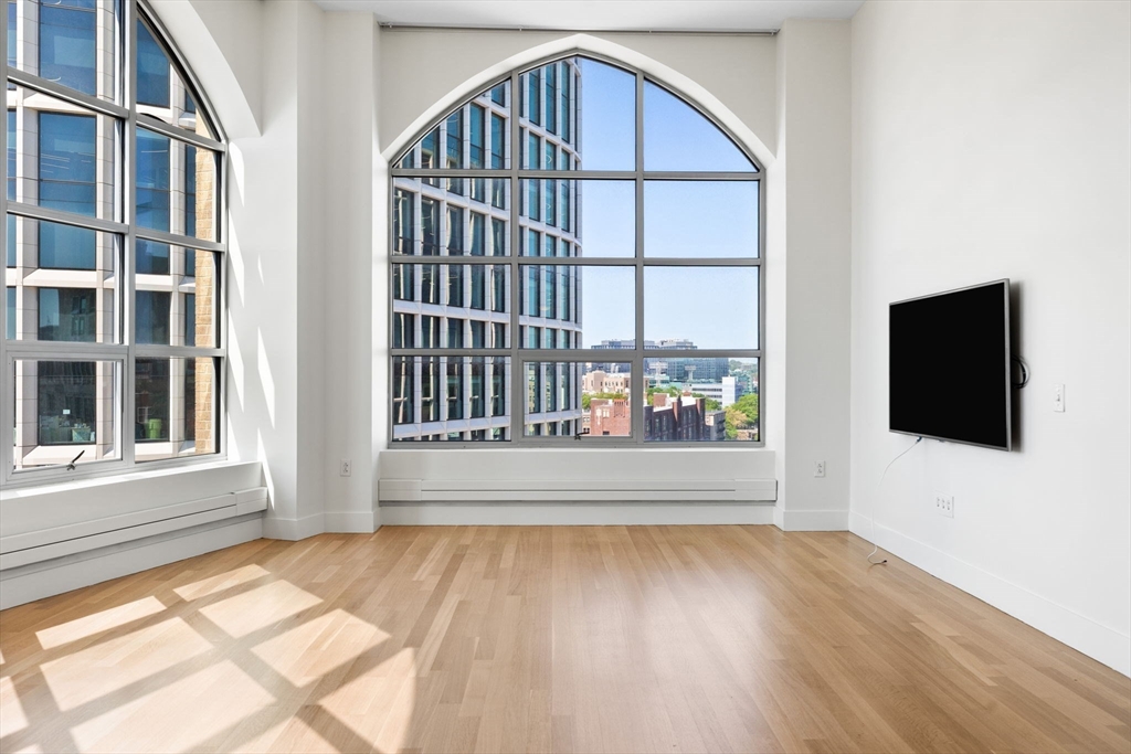 2 bed, 2 bath apartment for rent at 360 Newbury St Unit 705, Back Bay — photo 5 of 21