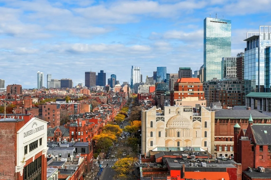 2 bed, 2 bath apartment for rent at 360 Newbury St Unit PH 810, Back Bay — photo 25 of 28