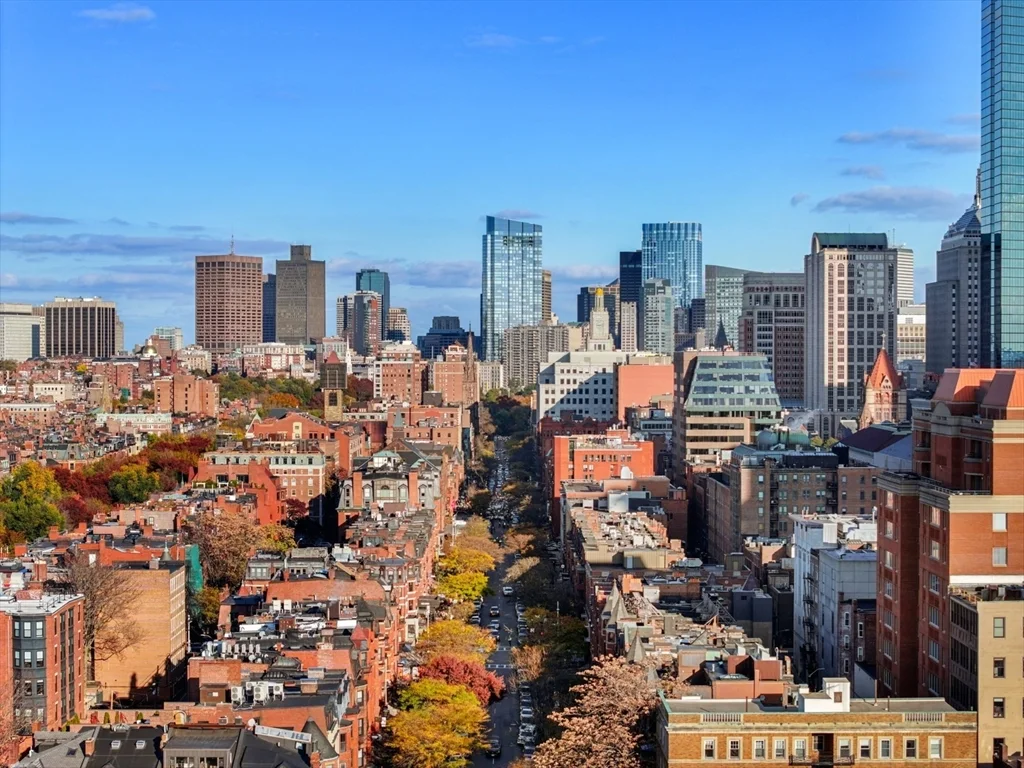 2 bed, 2 bath apartment for rent at 360 Newbury St Unit PH 810, Back Bay — photo 3 of 28