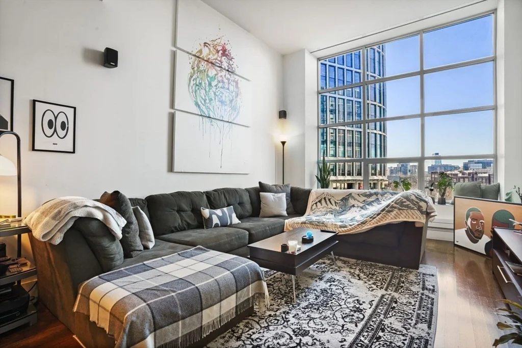 1 bed, 1 bath apartment for rent at 360 Newbury Unit 502, Back Bay — photo 2 of 12
