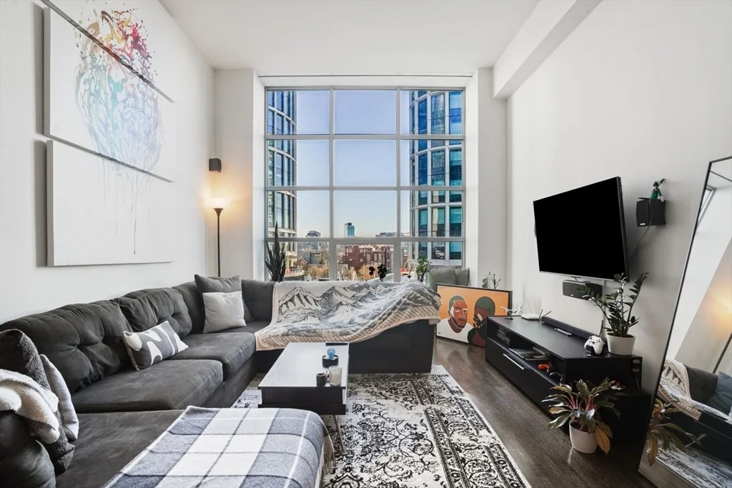 1 bed, 1 bath apartment for rent at 360 Newbury Unit 502, Back Bay — photo 1 of 12