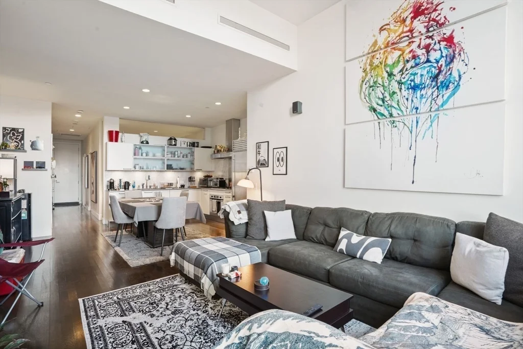 1 bed, 1 bath apartment for rent at 360 Newbury Unit 502, Back Bay — photo 3 of 12