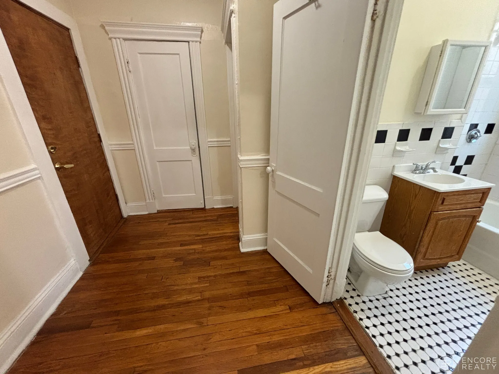 Studio bed, 1 bath apartment for rent at 360 Riverway Unit 21, Mission Hill — photo 3 of 7