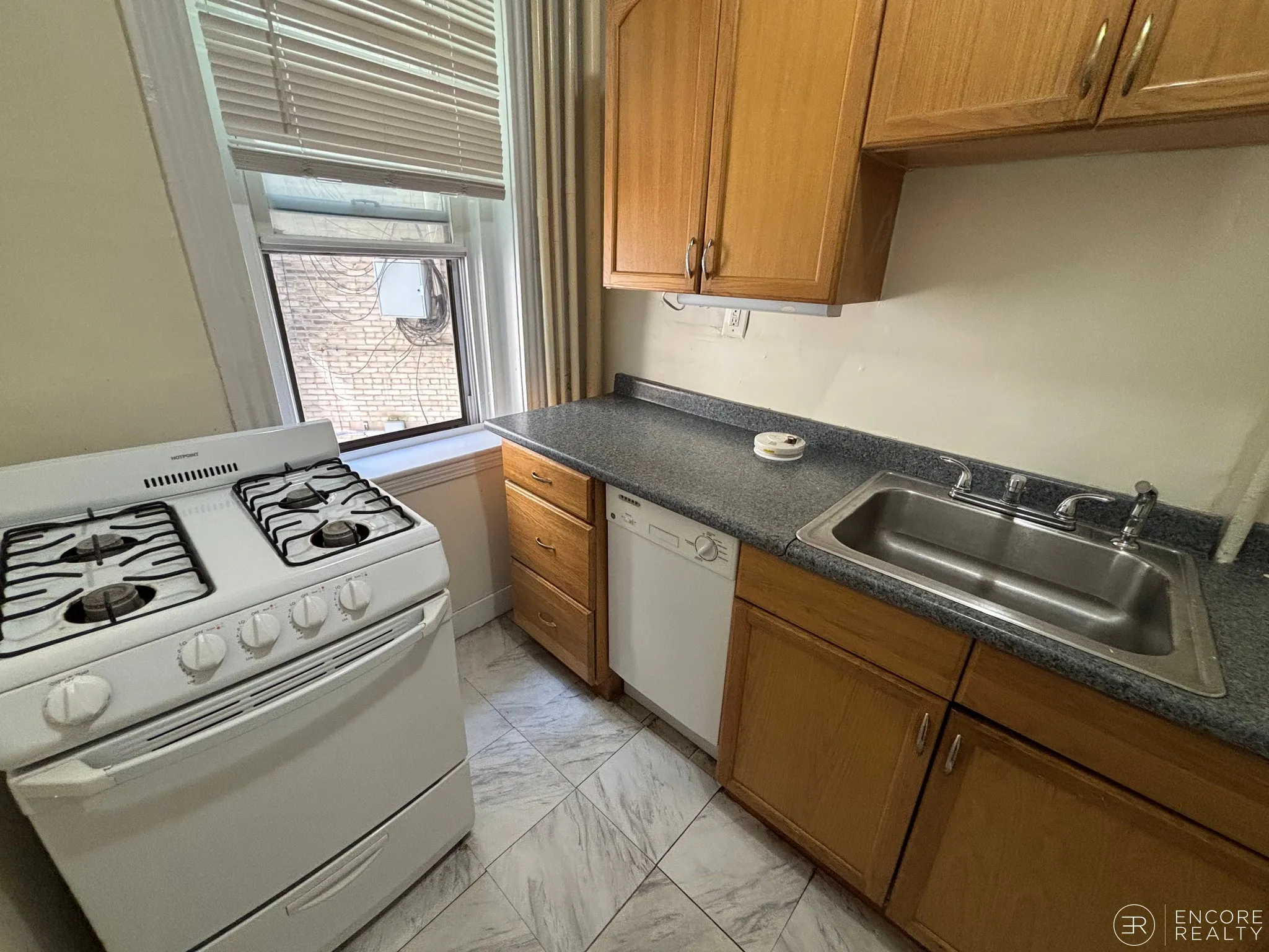 Studio bed, 1 bath apartment for rent at 360 Riverway Unit 8, Mission Hill