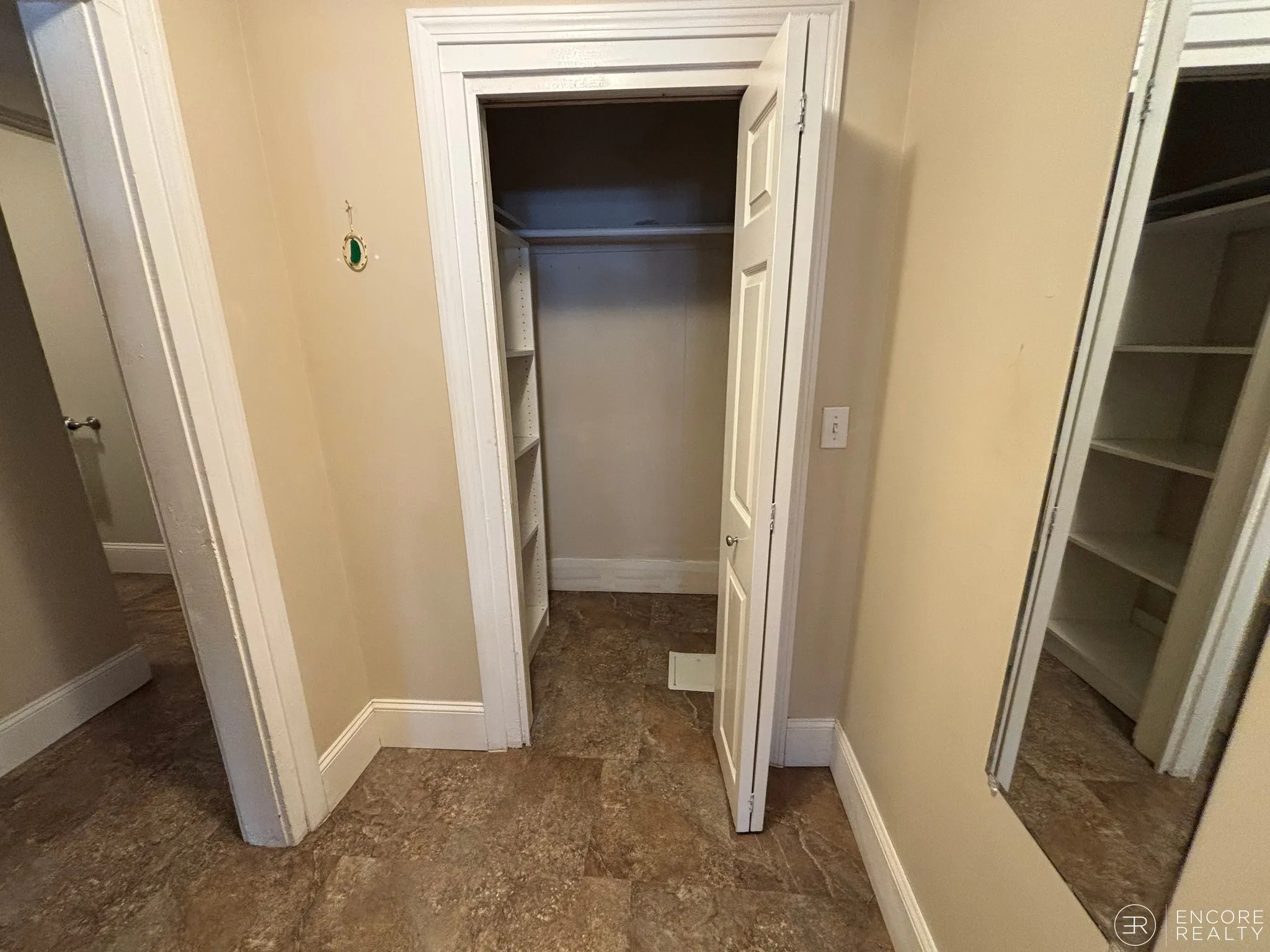 Studio bed, 1 bath apartment for rent at 360 Tappan St Unit B, Aspinwall Hill — photo 5 of 7