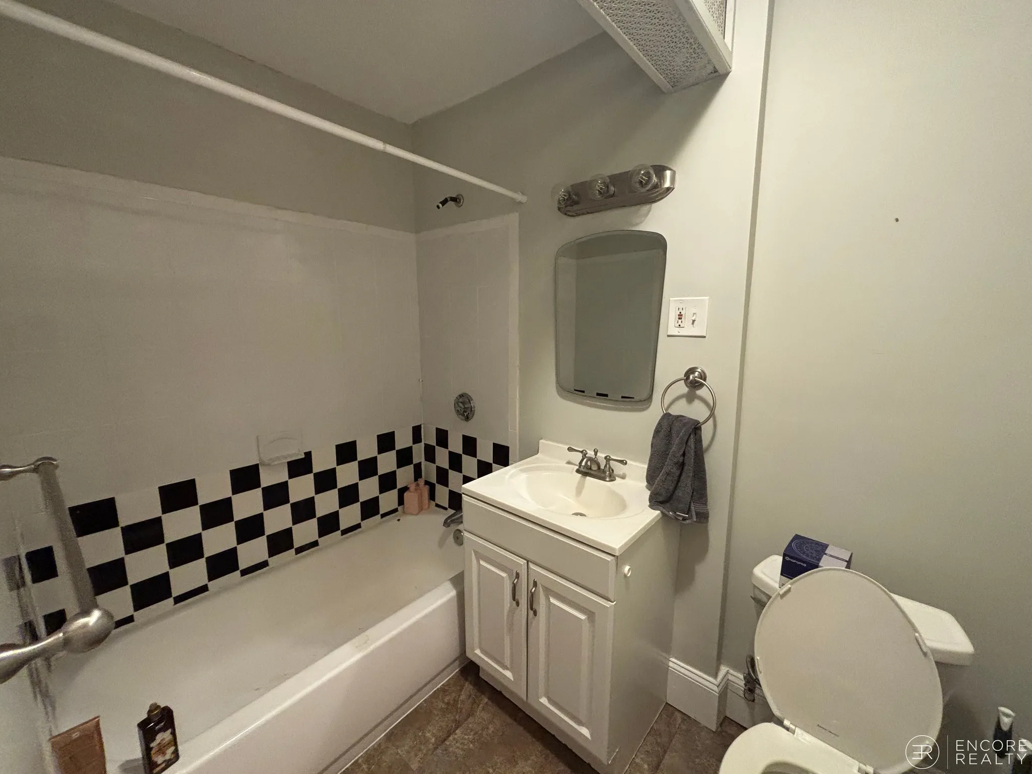Studio bed, 1 bath apartment for rent at 360 Tappan St Unit B, Aspinwall Hill — photo 6 of 7
