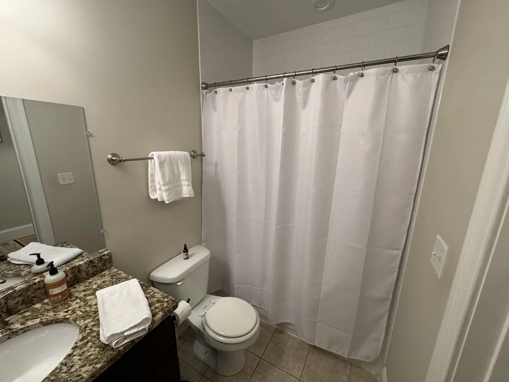 2 bed, 2 bath apartment for rent at 360 W 2nd St Unit 3, South Boston — photo 8 of 11