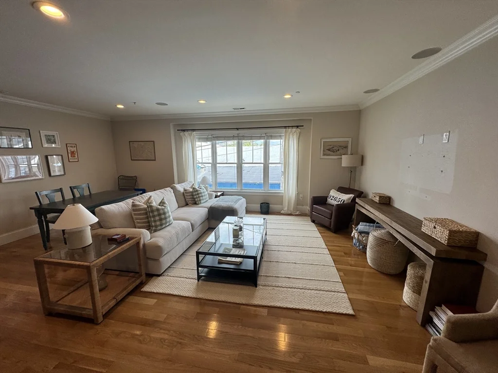 2 bed, 2 bath apartment for rent at 360 W 2nd St Unit 3, South Boston — photo 2 of 11