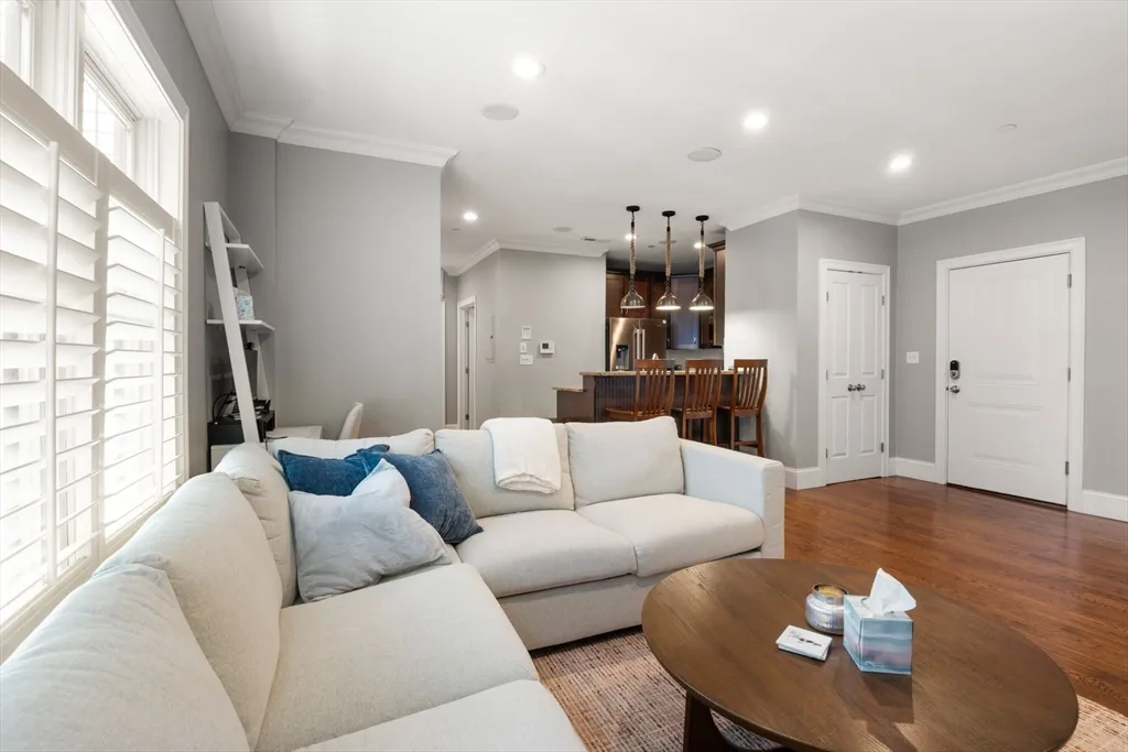 2 bed, 2 bath apartment for rent at 360 W 2nd St Unit 14, South Boston — photo 5 of 40