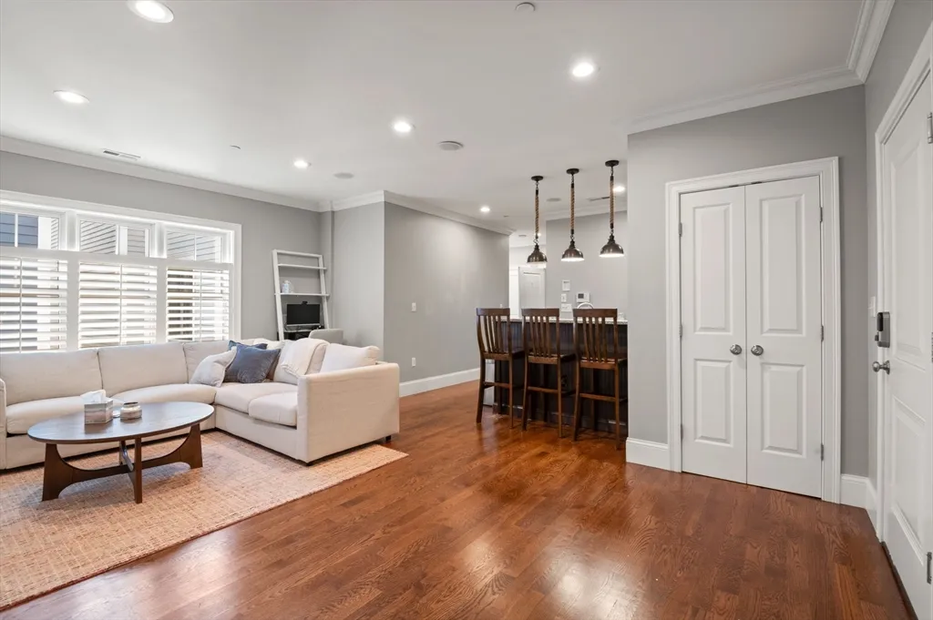2 bed, 2 bath apartment for rent at 360 W 2nd St Unit 14, South Boston — photo 1 of 40