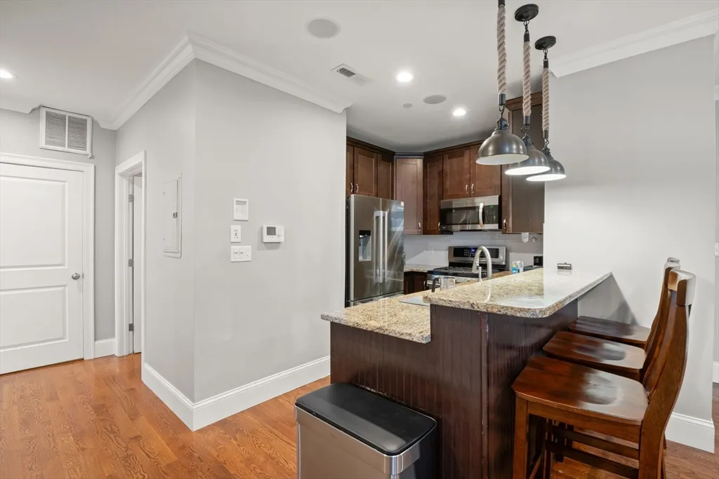 2 bed, 2 bath apartment for rent at 360 W 2nd St Unit 14, South Boston — photo 9 of 40