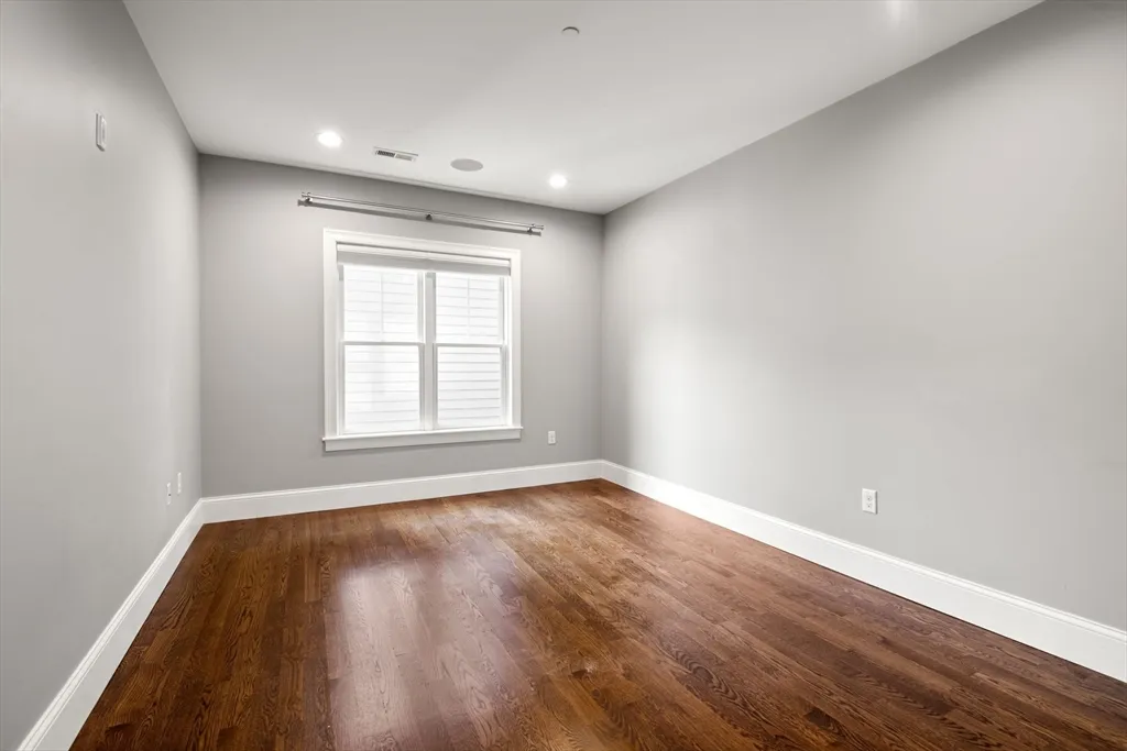 2 bed, 2 bath apartment for rent at 360 W 2nd St Unit 14, South Boston — photo 14 of 40