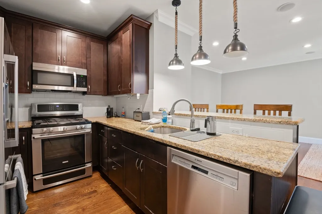 2 bed, 2 bath apartment for rent at 360 W 2nd St Unit 14, South Boston — photo 10 of 40