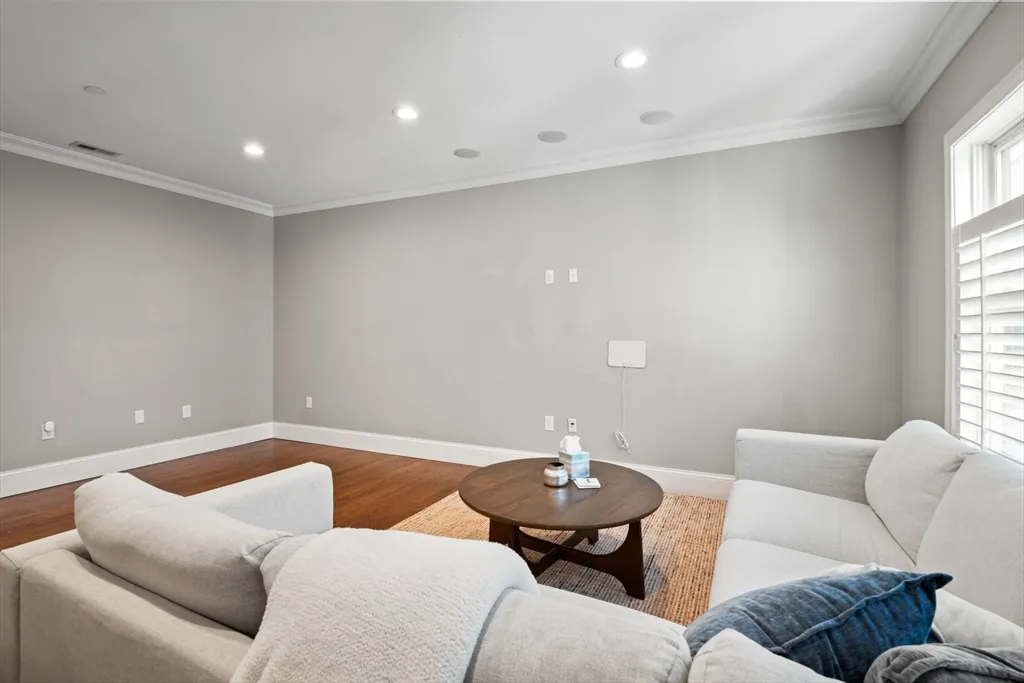 2 bed, 2 bath apartment for rent at 360 W 2nd St Unit 14, South Boston — photo 6 of 40