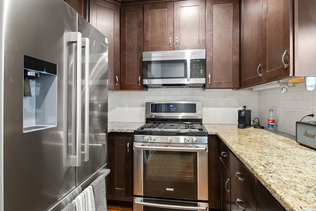 2 bed, 2 bath apartment for rent at 360 W 2nd St Unit 14, South Boston — photo 12 of 40